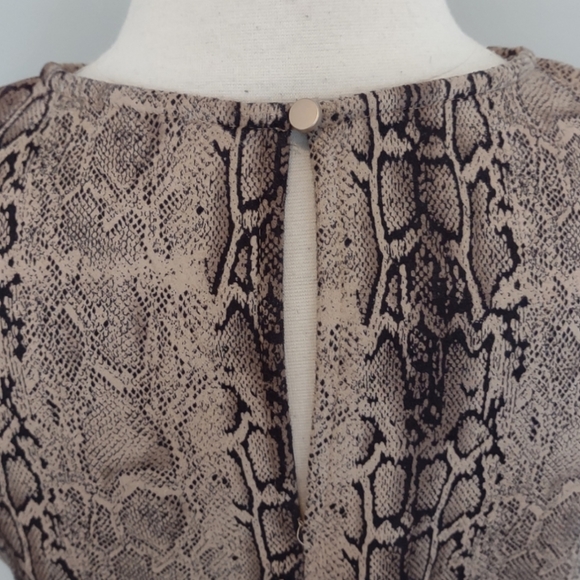 She + Sky Snake Print Mini Shift Dress Short Sleeve Soft Structure Fabric Size S - Picture 7 of 10